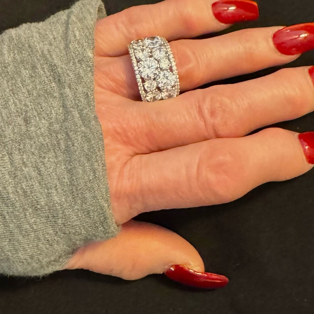 Victoria Weik Thick Band Ring with Multiple Round Simulated Diamonds NWOT - Picture 4 of 13